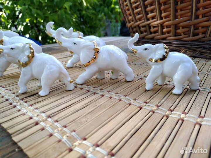 Слоны фарфоровые