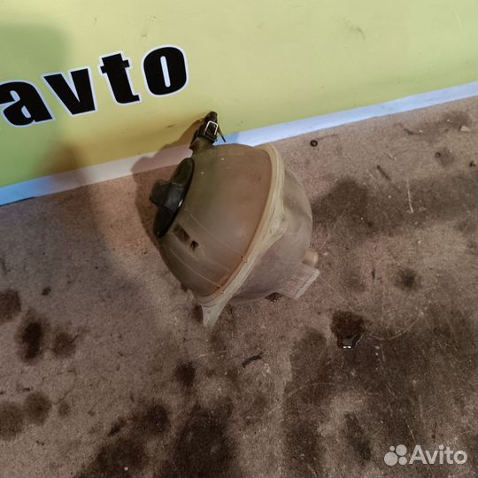 Бачок расширительный Volkswagen Passat B3