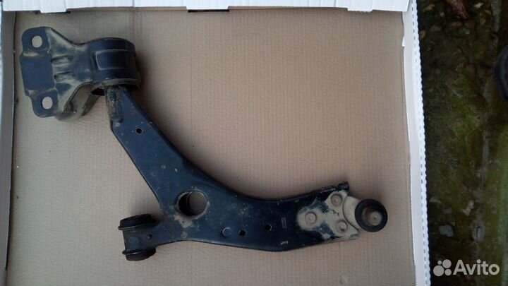 Рычаг левый для ford focus 3