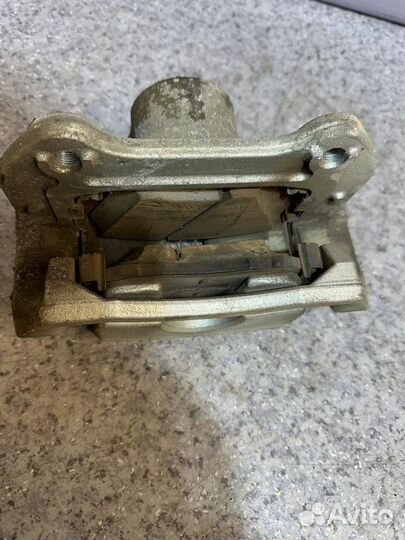 Суппорт передний правый Kia Cerato BD G4FJ 2021