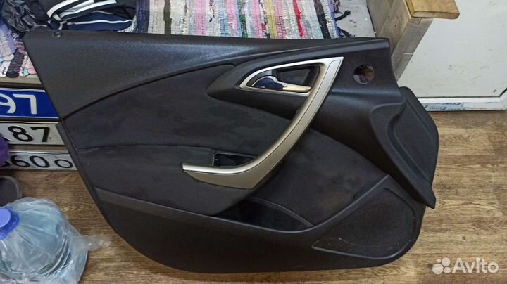 Обшивки дверей Opel Astra J 5 DR хетчбек