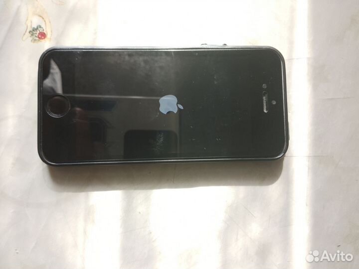 Продам айфон se