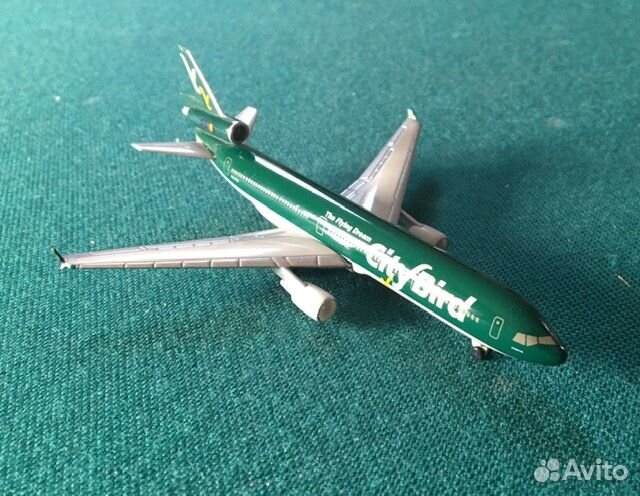 Модель самолета McDonnall Douglas MD-11