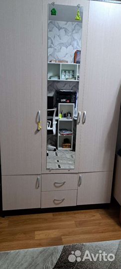 Шкаф