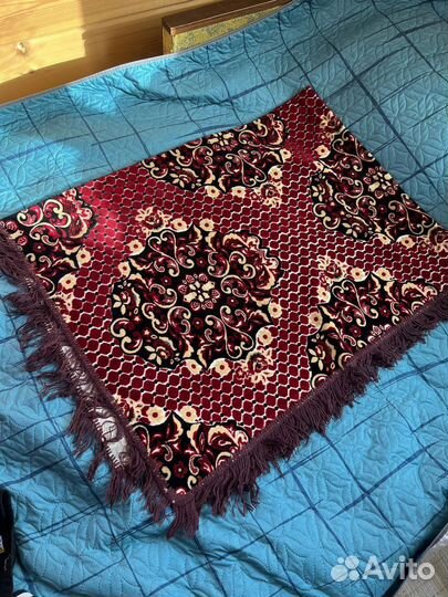 Пледы и покрывало