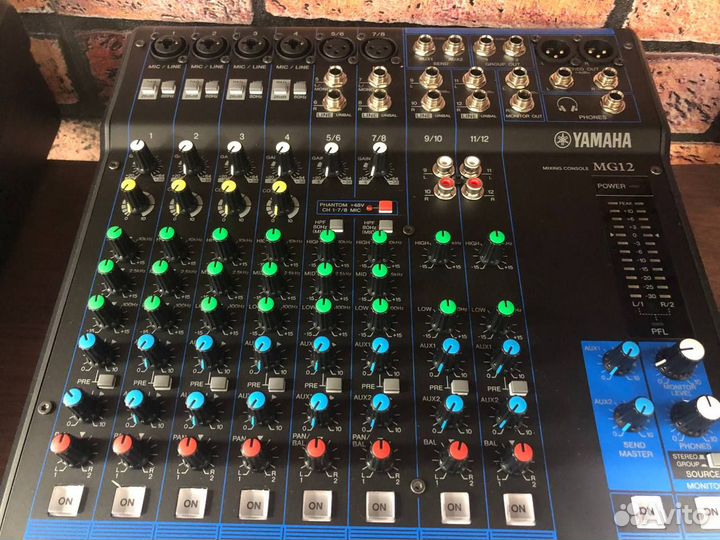 Микшерный пульт Yamaha MG12