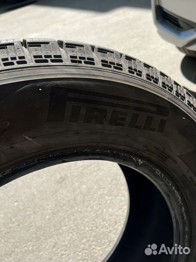 Pirelli Ice Zero FR 215/65 R16