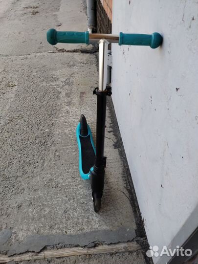 Двухколесный самокат.