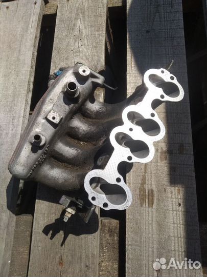 Коллектор впускной Volkswagen Passat B3 1.8