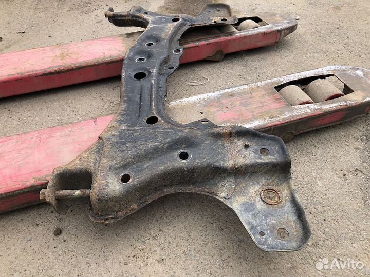 Подрамник передний на Toyota Corolla E111 CE101