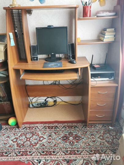 Компьютерный стол