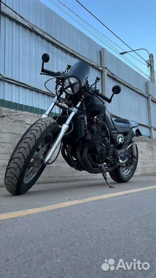 Yamaha FZX750