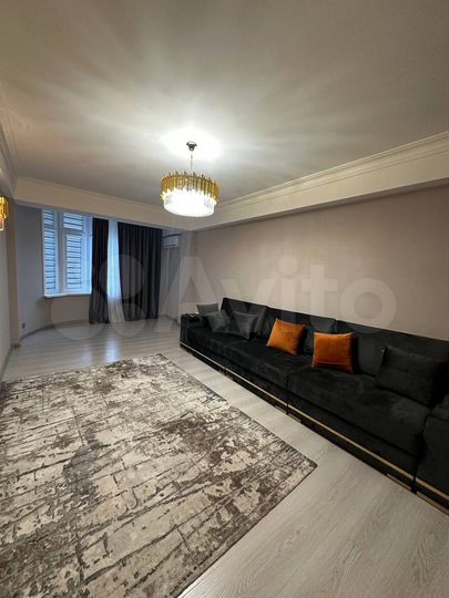 2-к. квартира, 90 м², 9/10 эт.