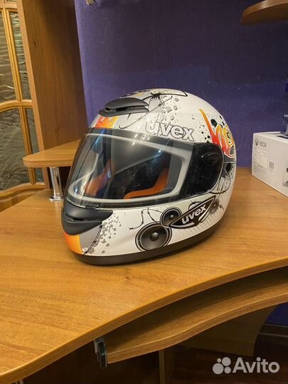 Мотоциклетный шлем uvex