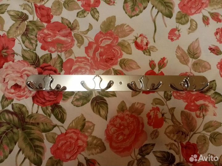 Крючки для полотенец в ванную