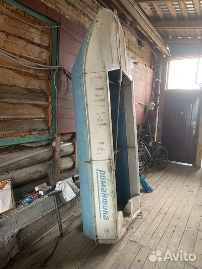 Лодка Романтика