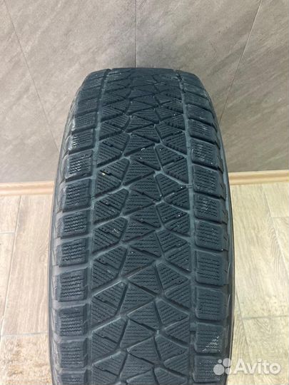 Bridgestone Blizzak DM-V2 235/65 R18 20B