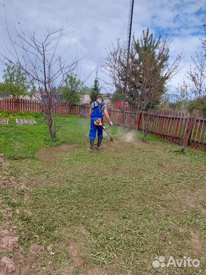 Покос травы триммером