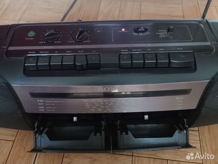 Двухкассетная магнитола Sony
