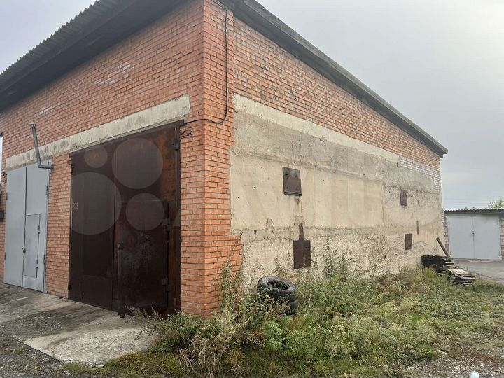 Гараж, > 30 м²