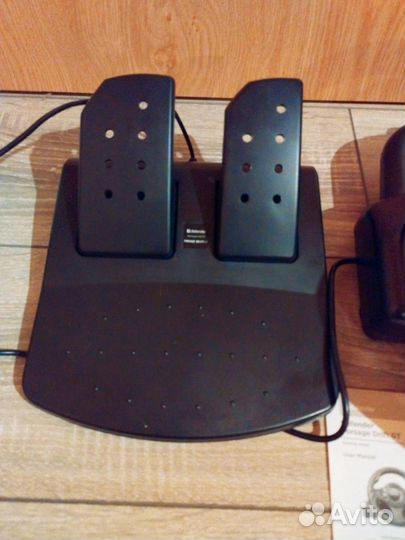 Игровой руль с педалями