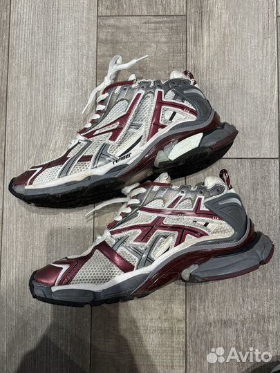 Balenciaga runner burgundy