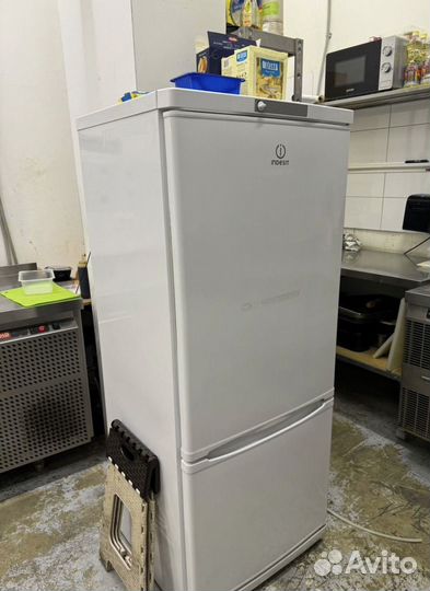 Холодильник с морозилкой Indesit