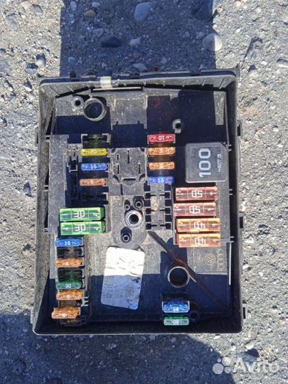 Блок предохранителей Volkswagen Jetta