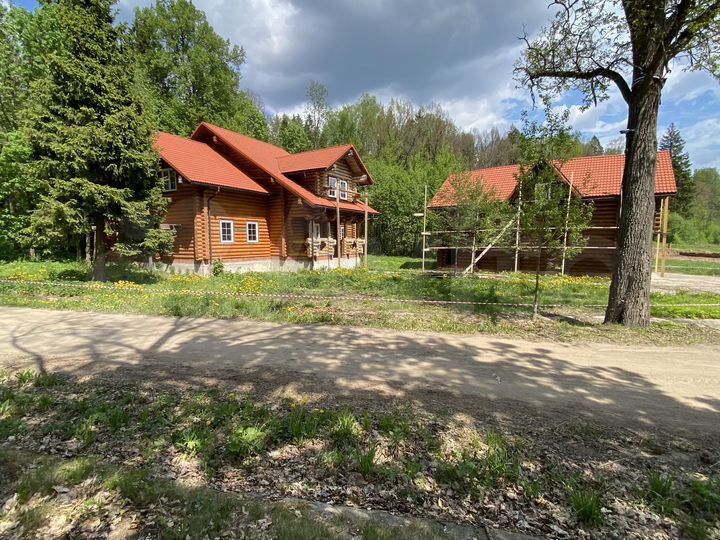 Коттедж 325 м² на участке 15 сот.