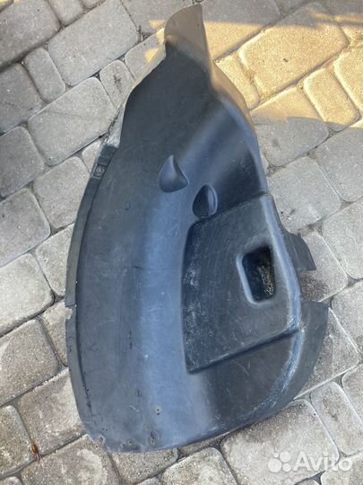 Задний правый подкрылок fiat albea