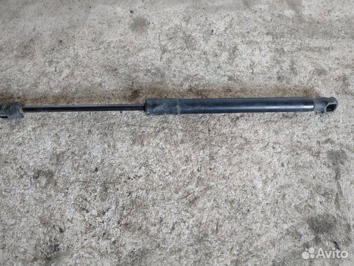 Амортизатор багажника задний правый Chery Bonus