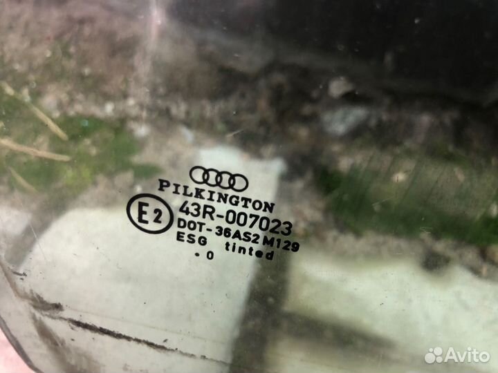 Стекло дверное переднее правое Audi A4 B5 1.8 2000