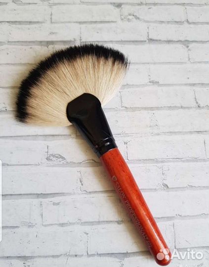 Кисть для макияжа из натурального ворса козы