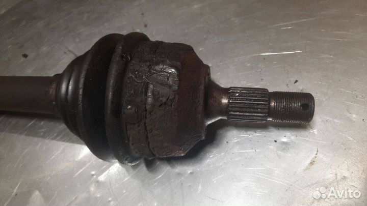 Полуось передняя левая Peugeot Partner (M49) 2002