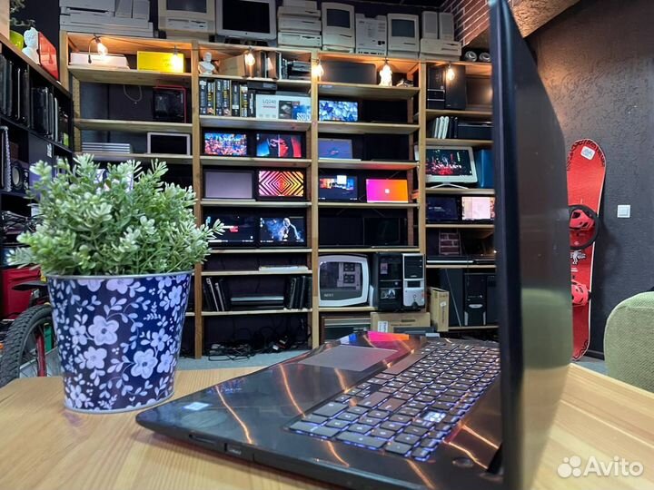 Ноутбук Dell / 17.3 / i5 / R7 4gb / 8gb / SSD+HDD