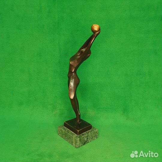 Бронзовая статуэтка Баскетболистка. Модерн. Спорт