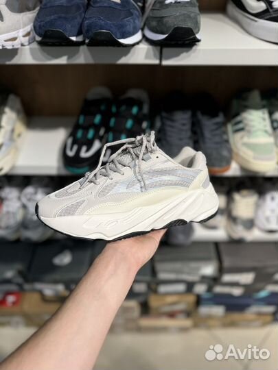 Кроссовки Adidas yeezy boost 700 v2