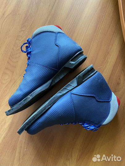 Лыжные ботинки новые 39 размер