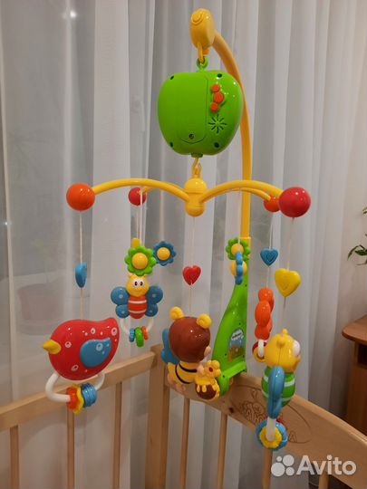 Мобиль на кроватку Жирафики