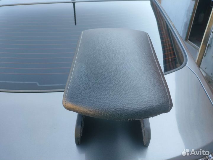 Подлокотник