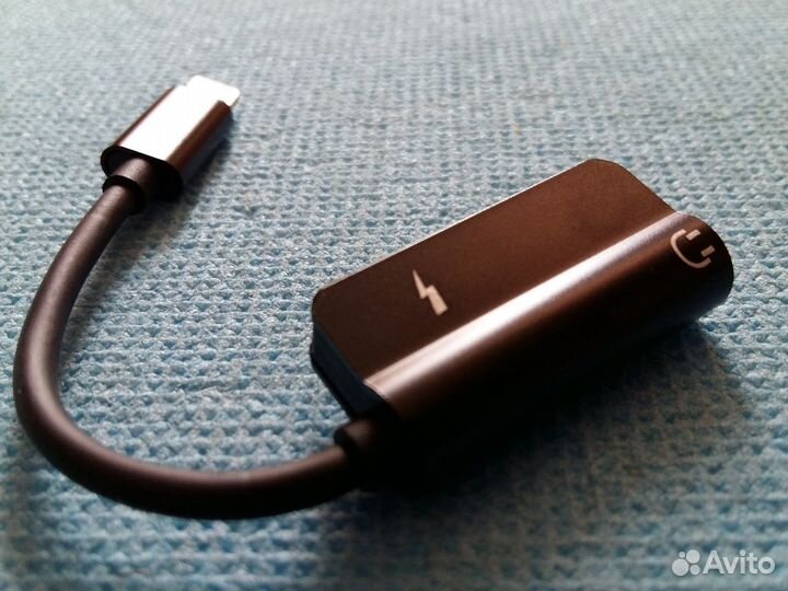 Переходник Ligthning (8-pin) на 3,5 мм + Зарядка