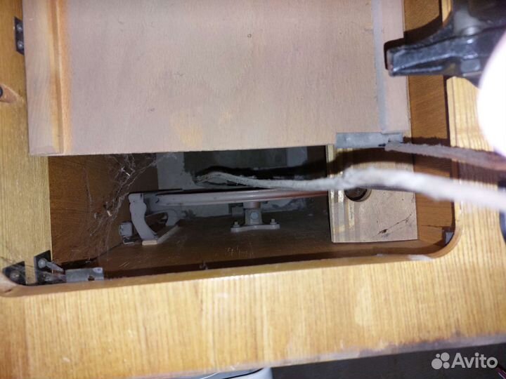 Швейная машинка в столе