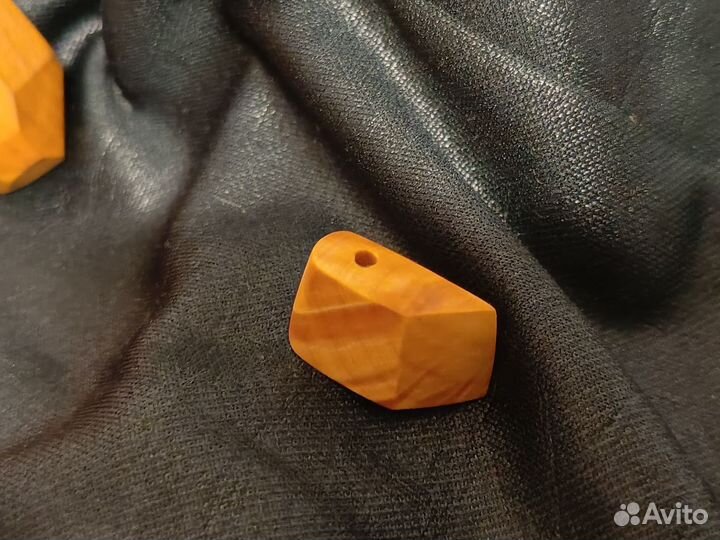 Кулон тотем оберег из дерева