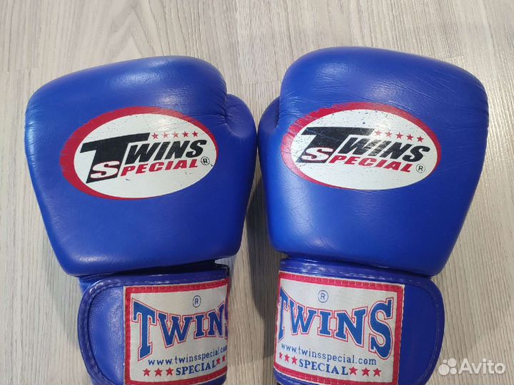 Боксерские перчатки twins 8oz