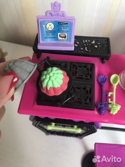 Мебел для кукол monster high