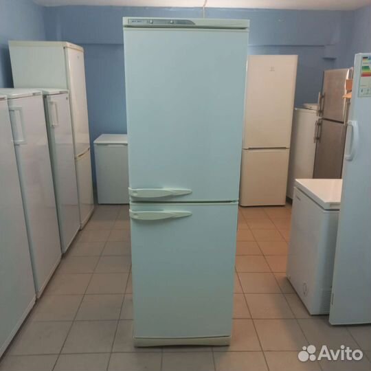 Холодильник с морозильной камерой. Доставка