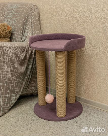 Когтеточка для кошки с лежанкой и тремя столбиками