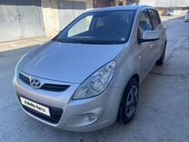 Hyundai i20 1.4 AT, 2010, битый, 142 500 км, с пробегом, цена 777 000 руб.