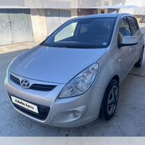 Hyundai i20 1.4 AT, 2010, битый, 142 500 км, с пробегом, цена 777 000 руб.