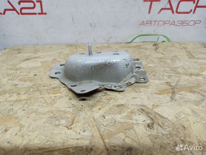 Крепление задней панели Toyota RAV4 XA50 (2018+)